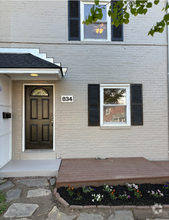 Building Photo - 834 S Ivy St