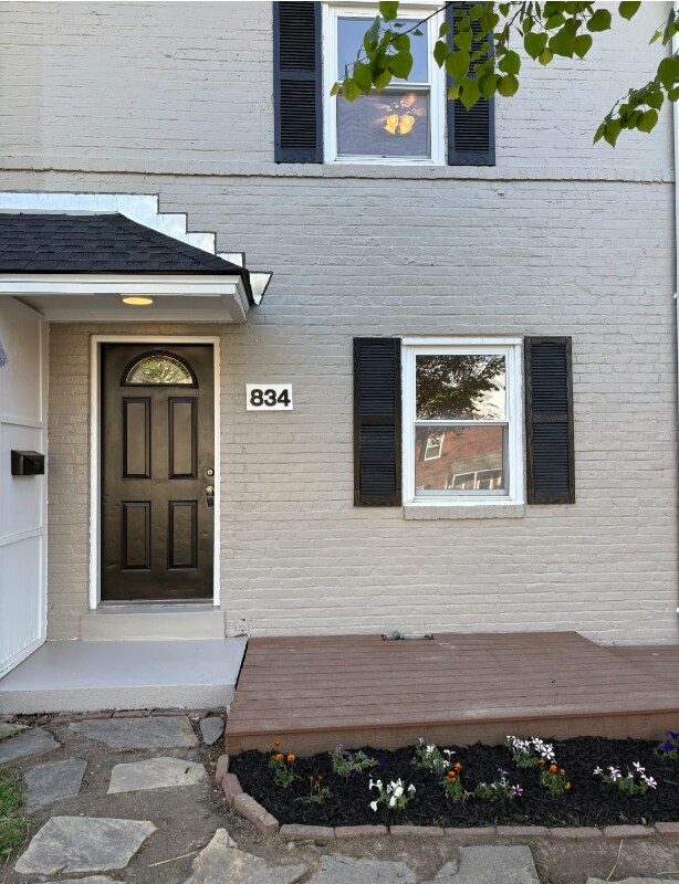 Foto principal - 834 S Ivy St