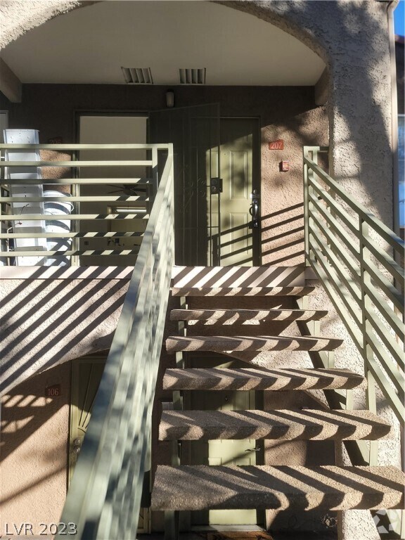 Waterford Falls Apartments under 1,200 Las Vegas, NV 1 Rentals