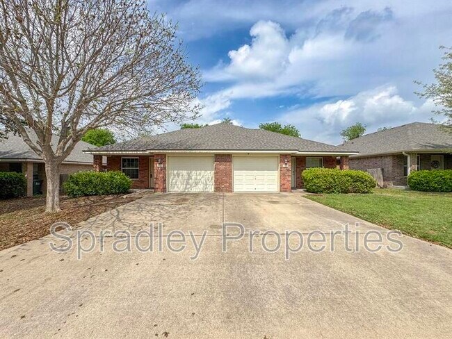 Building Photo - 204A Andy Ln