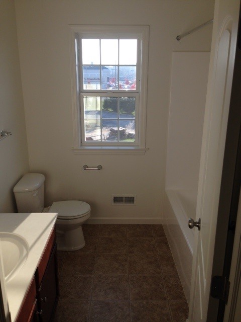 Building Photo - 652 Winding Ln