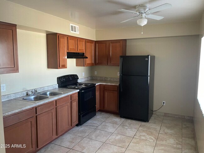 Foto del edificio - 1222 E Mountain View Rd