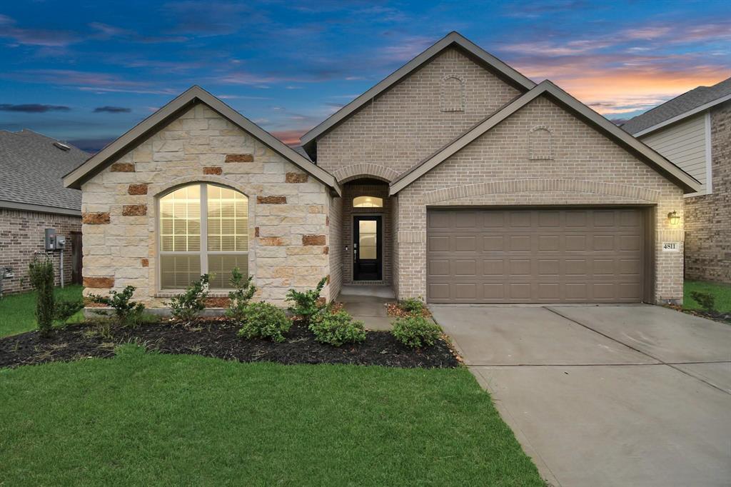 Foto principal - 4811 Jasmine Heather Ln