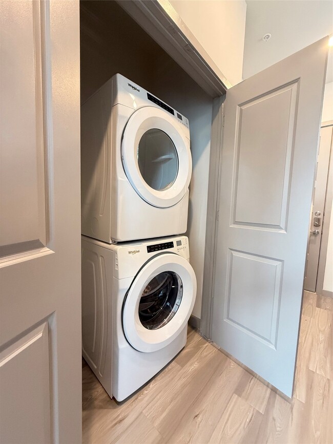 Building Photo - 11604 Stonehollow Dr