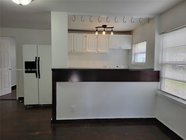Building Photo - 1421 SW 33rd Ct