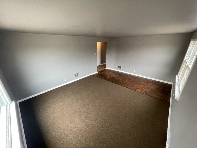 Building Photo - 1610 Division Ave