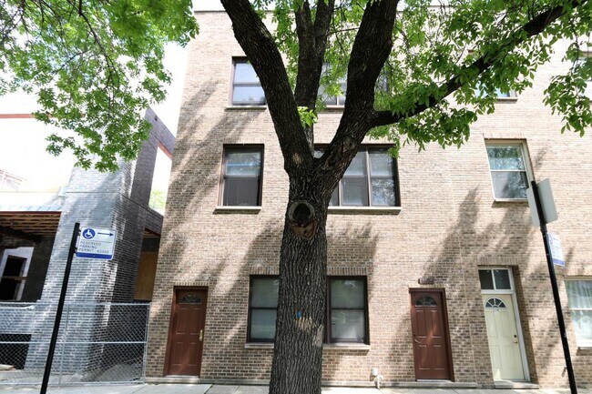 Building Photo - 1116 W Polk St