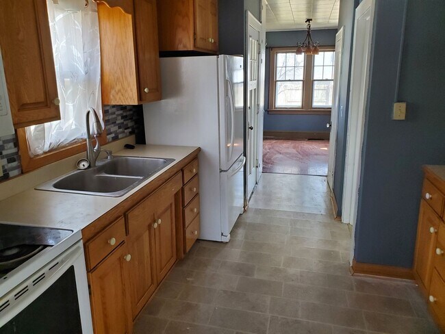 Foto del edificio - 3bed 1.5 bath house with garage