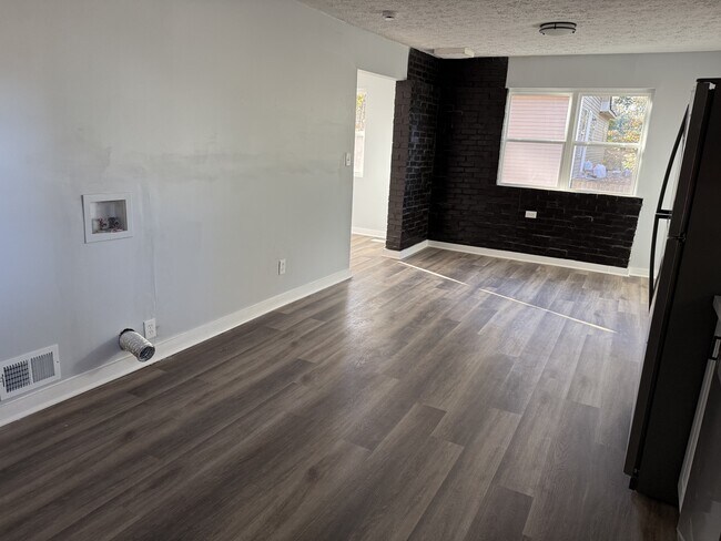 Building Photo - 453 Azalea Dr