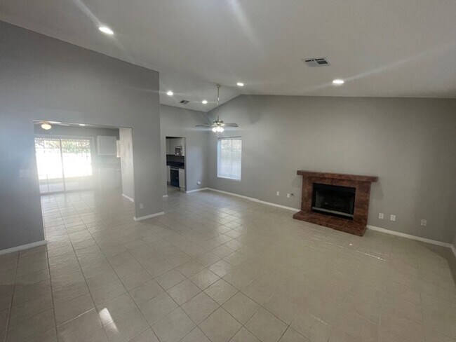 Foto del edificio - Centrally Located Just South- Near Strip !!!!!!