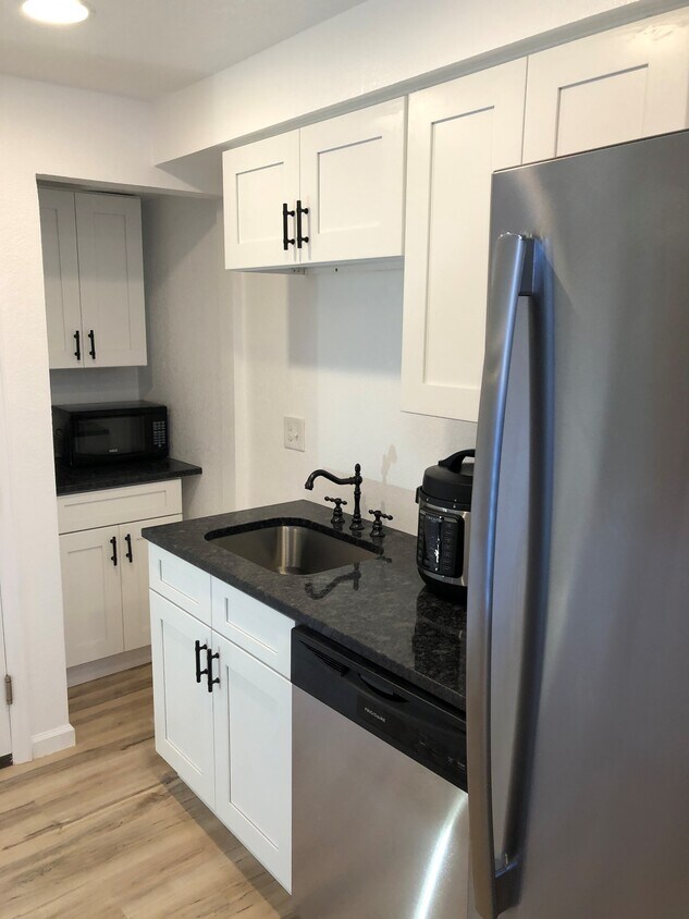 Foto principal - 9387 E Alabama Pl