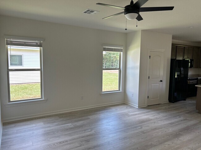 Foto del edificio - 41378 Rosewood Ln