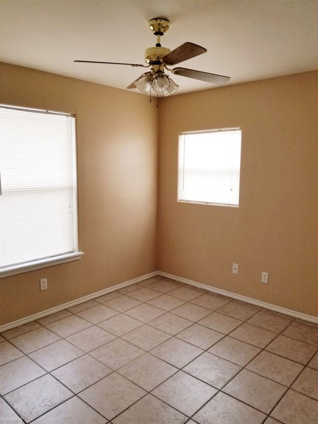 Foto del edificio - 2 br, 1 bath  - 725 W Matz Ave A