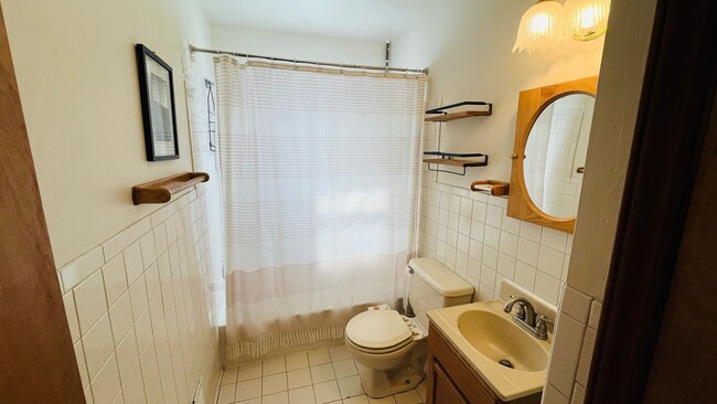 Building Photo - Ranch Style 4bed/2bath