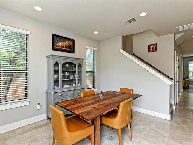 Foto del edificio - 6740 Blarwood Dr