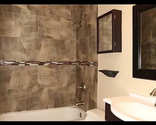 2nd bath has a tub - 5046 N 83rd St