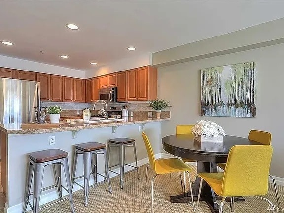 Foto del edificio - 2425 33rd Ave W