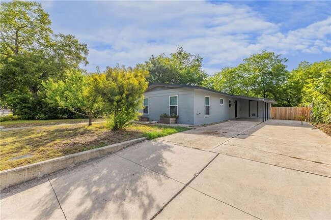 Building Photo - 1009 Field St