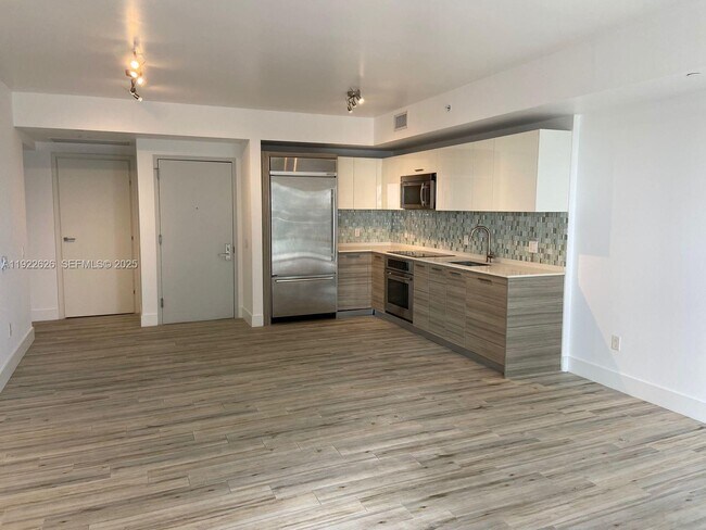 Foto del edificio - 1300 Brickell Bay Dr