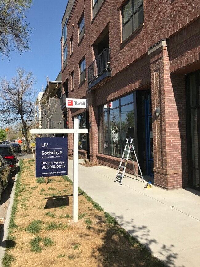 Building Photo - Newly built Condo in Denver