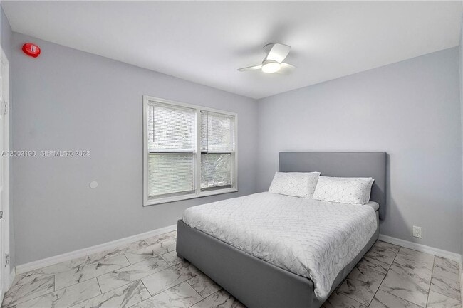 Foto del edificio - 901 NE 38th St