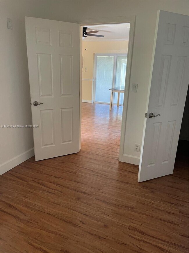 Foto del edificio - 1325 N 16th Ct