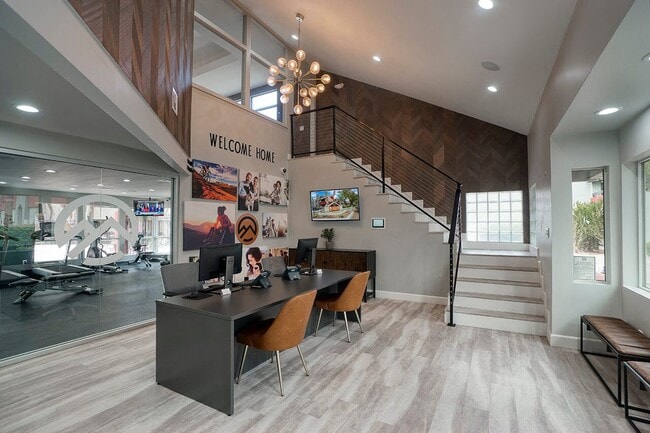 Building Photo - Vista Valley
