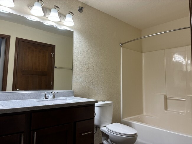 Building Photo - Oklahoma Heights