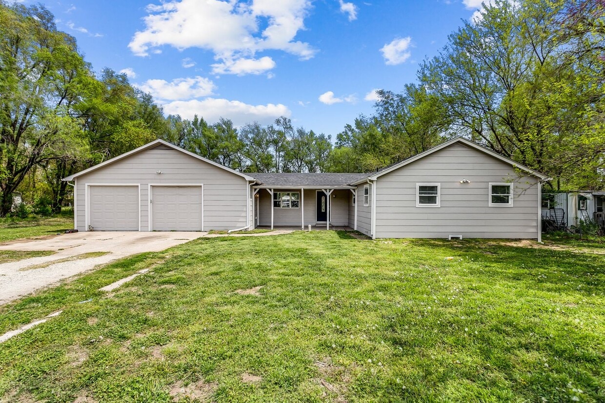 Primary Photo - Beautifully remodeled home on over a 1/2 a...