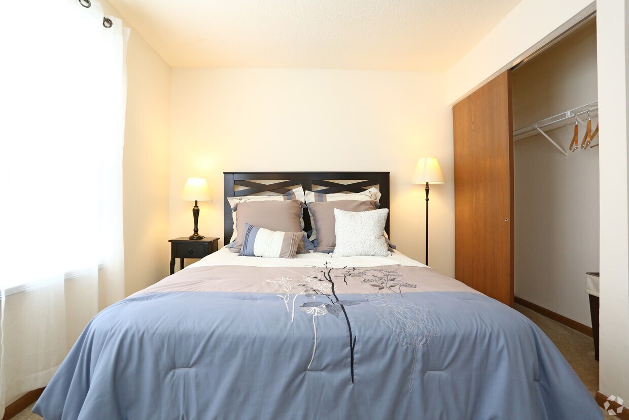 Country Club Place Apartments Apartments in Saint Charles, MO