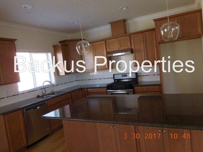 Foto del edificio - Wonderful townhouse in downtown Hollisster