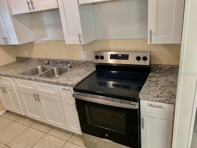 Foto del edificio - 3140 Crestwood Dr