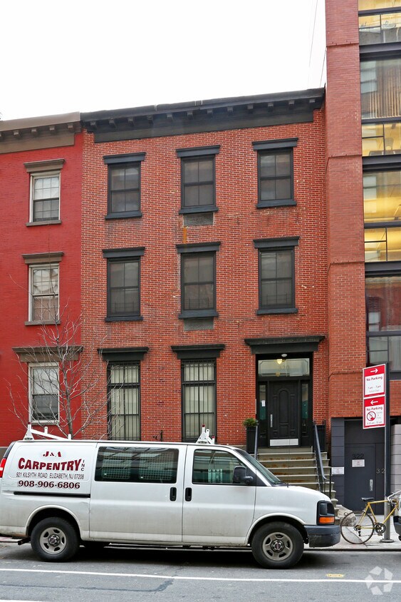 Building Photo - 320 W 15th St