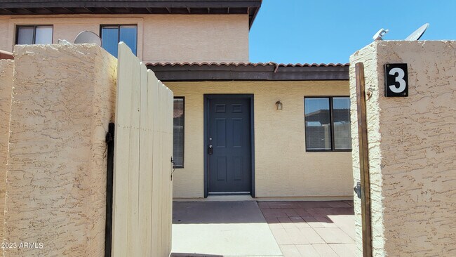 Foto del edificio - 6155 E Greenway St