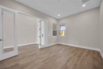 Building Photo - 11079 Rolling Vista Dr