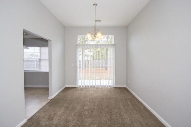 Foto del edificio - Now Available