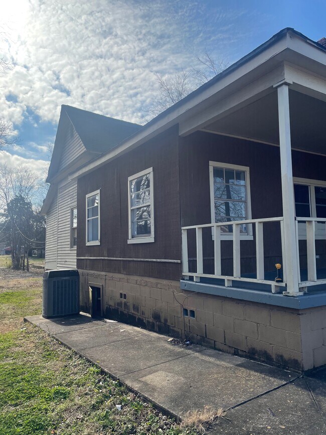 1121 Cotton Ave SW, Birmingham, AL 35211 House Rental in Birmingham