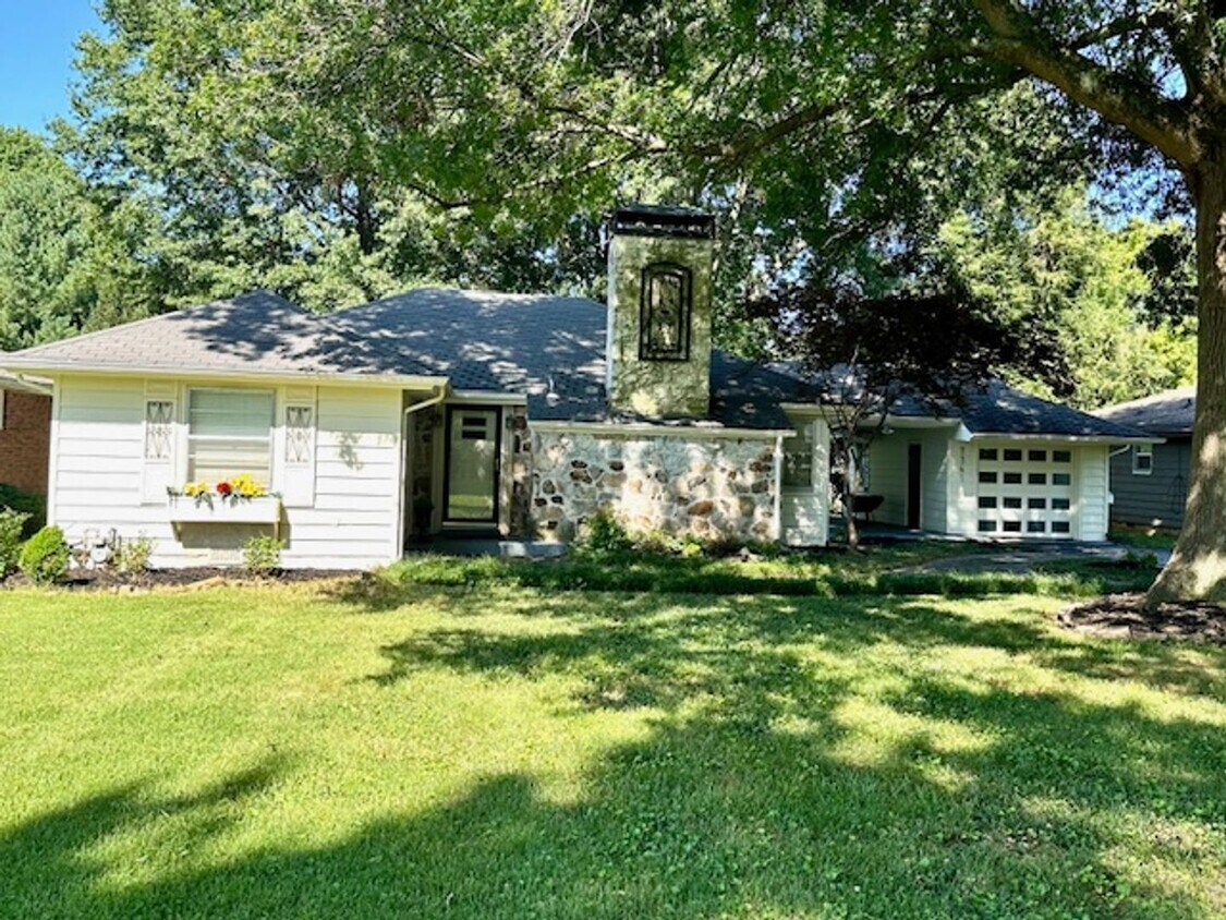 Primary Photo - Exquisite 3BR, 2BA Don Russell-built home ...