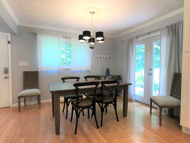 Foto del edificio - Wonderful Haw Creek Rental - Lawncare Incl...