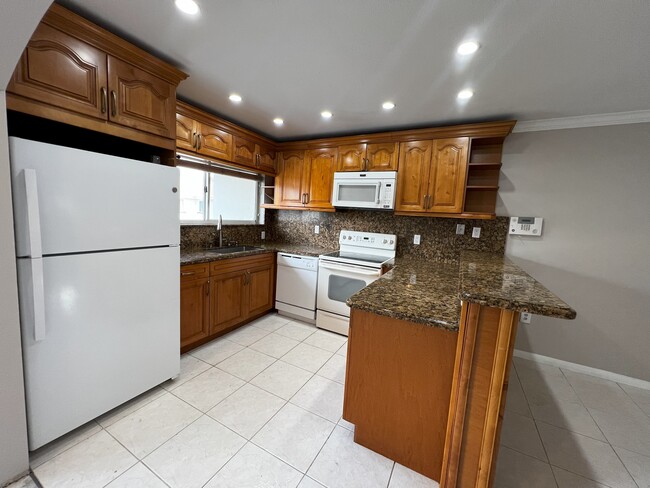 Foto del edificio - 351 NW 82nd Ave