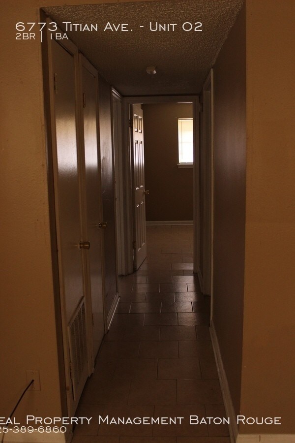 Building Photo - Cute Apartment off Florida Blvd.