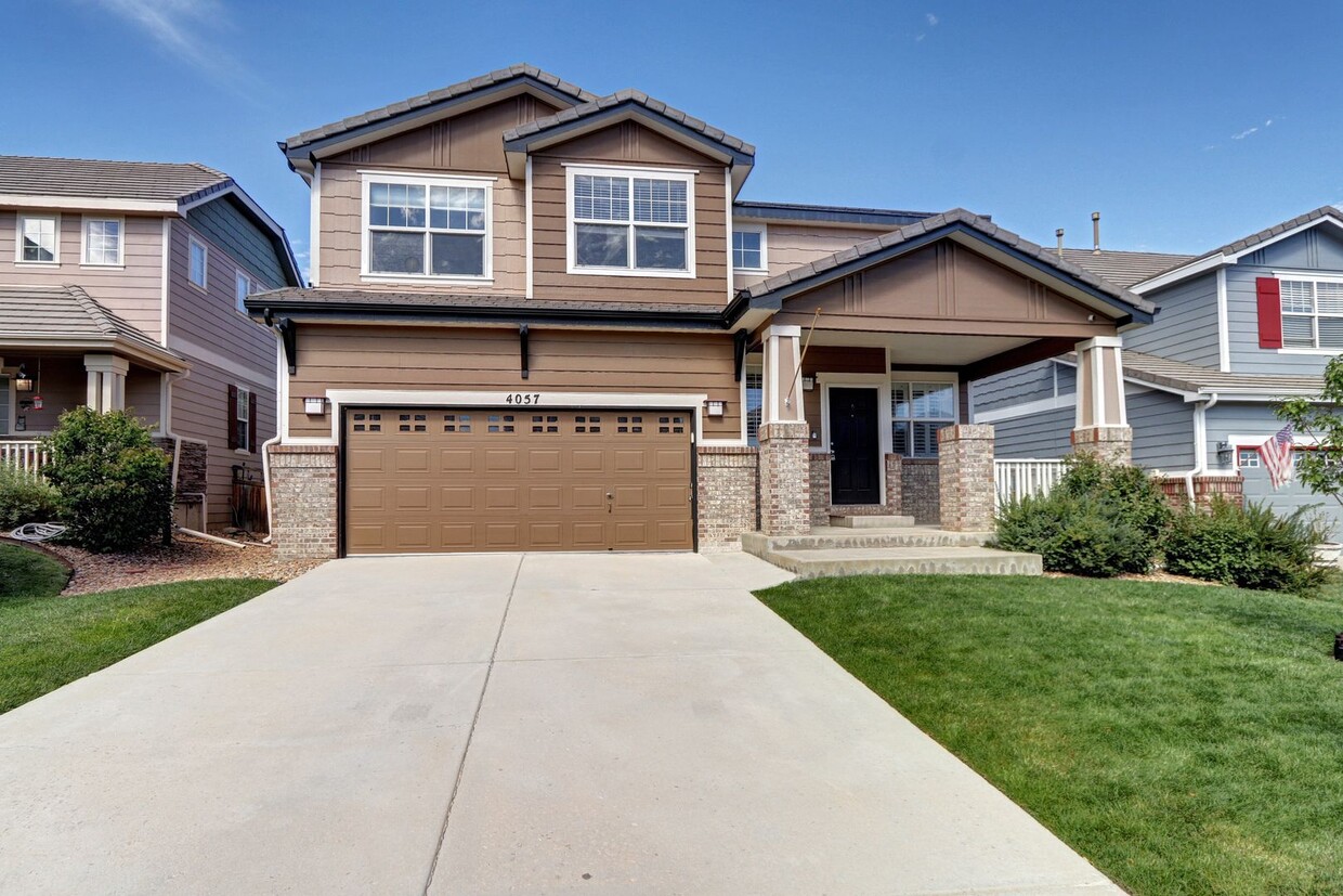 Foto principal - 2 story 3 bed 2.5 bath home in The Meadows...