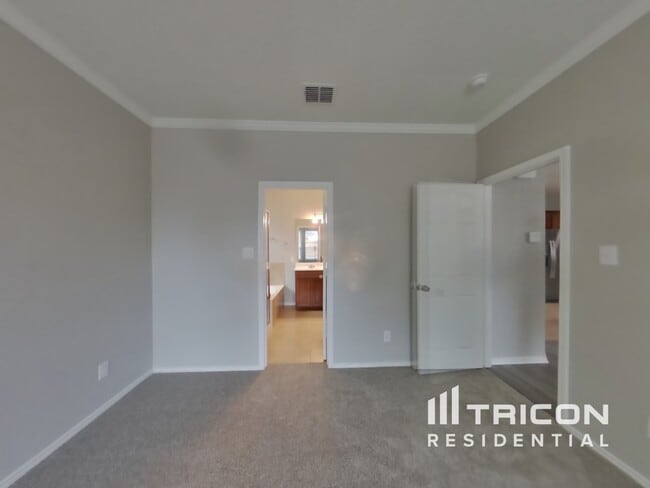 Building Photo - 6526 Palmetto Way
