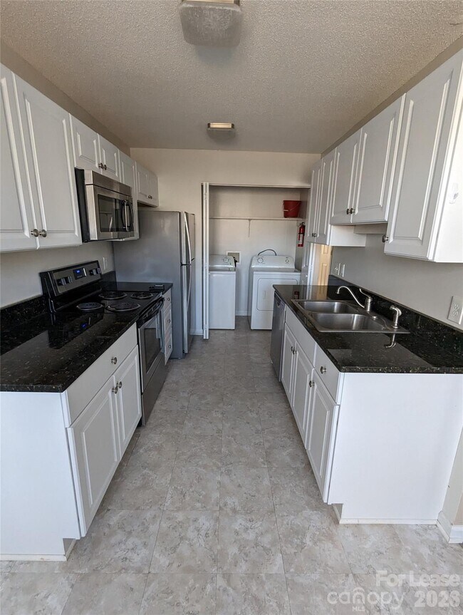 Foto del edificio - 72 Windwood Dr