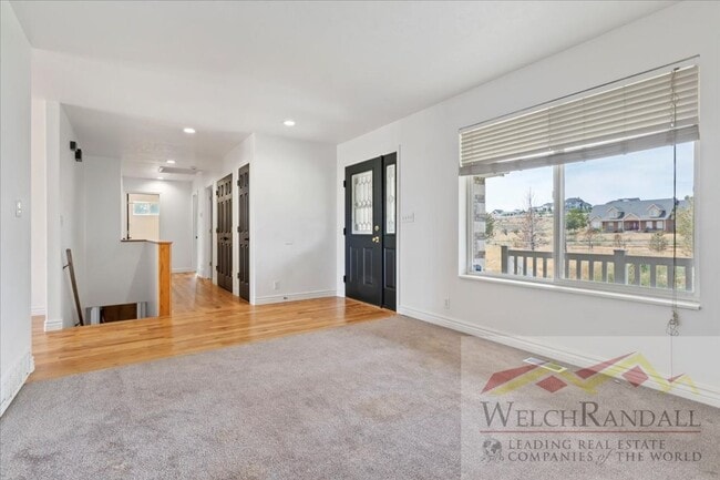 Foto del edificio - Spacious Single Family Home With Attached ...