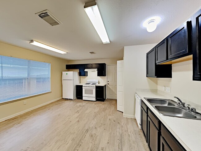 Foto del edificio - 6347 Austinville Dr
