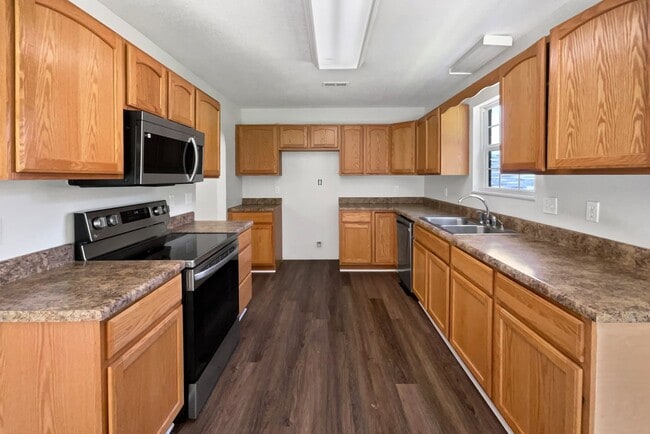Building Photo - 4201 Miracle Ln