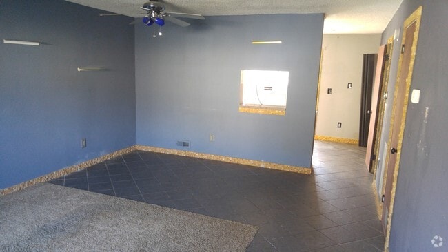 Building Photo - 25 Seneca Dr