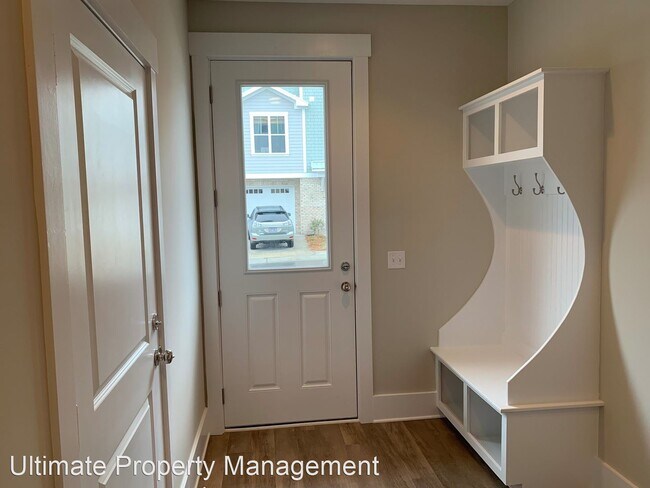 Building Photo - 3 br, 3.5 bath House - 4014 Tamarisk Lane #62