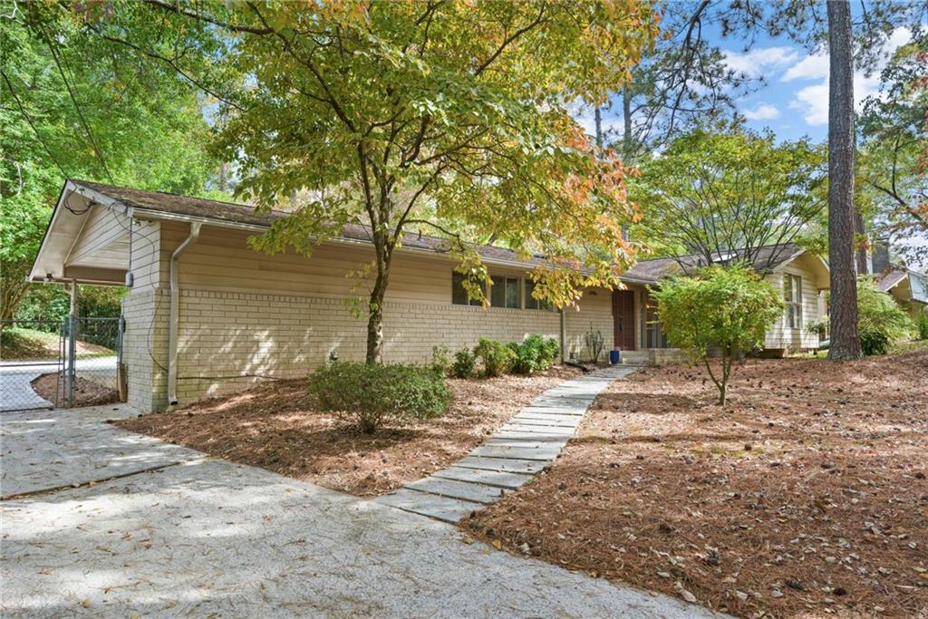 Primary Photo - 705 Edgewater Dr NW